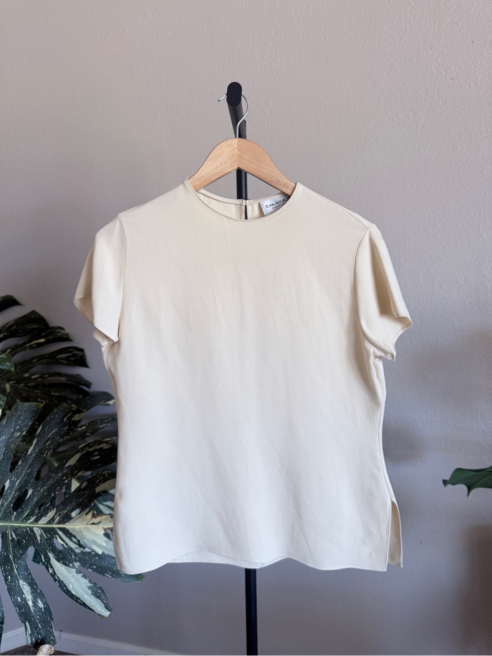 Emanuel Ungaro Silk Crepe Cream Short Sleeve Crewneck Blouse